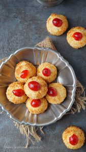 Eggless Coconut Macaroons | Two Ingredient Coconut Macaroons