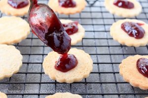 Eggless Linzer Cookies