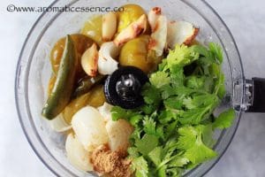 Blend all the ingredients for green salsa.