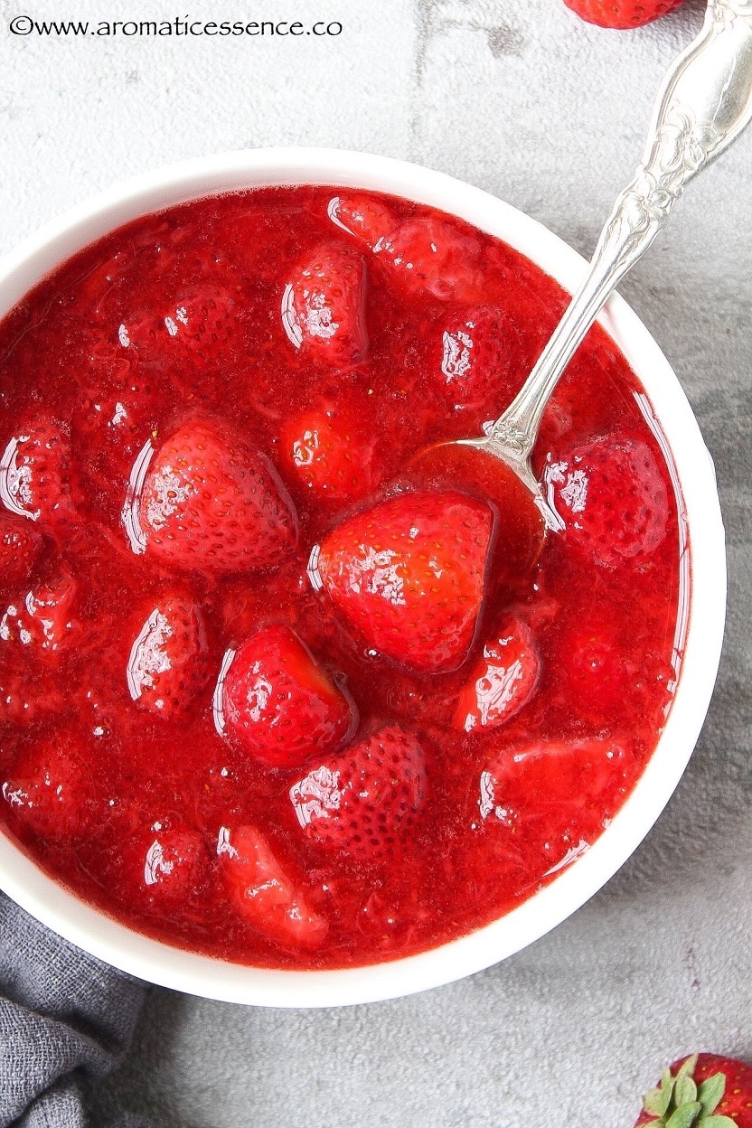 Easy, homemade strawberry sauce for cheesecake