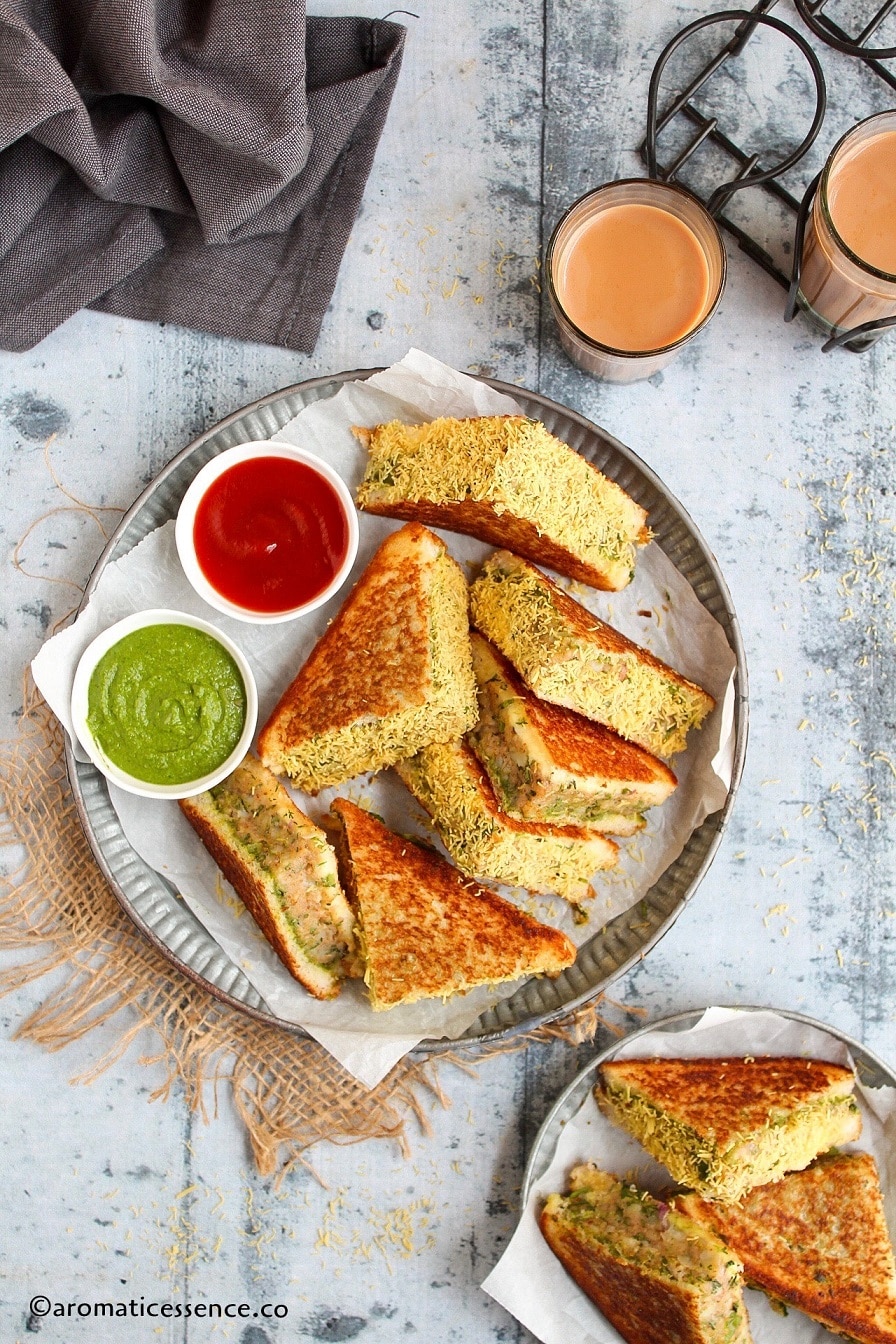 Potato sandwiches served with ketchup and green chutney