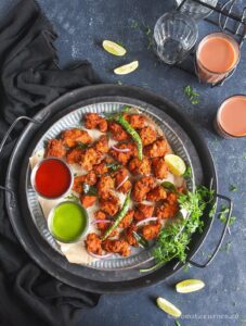 Spicy chicken pakora served with green chutney and ketchup